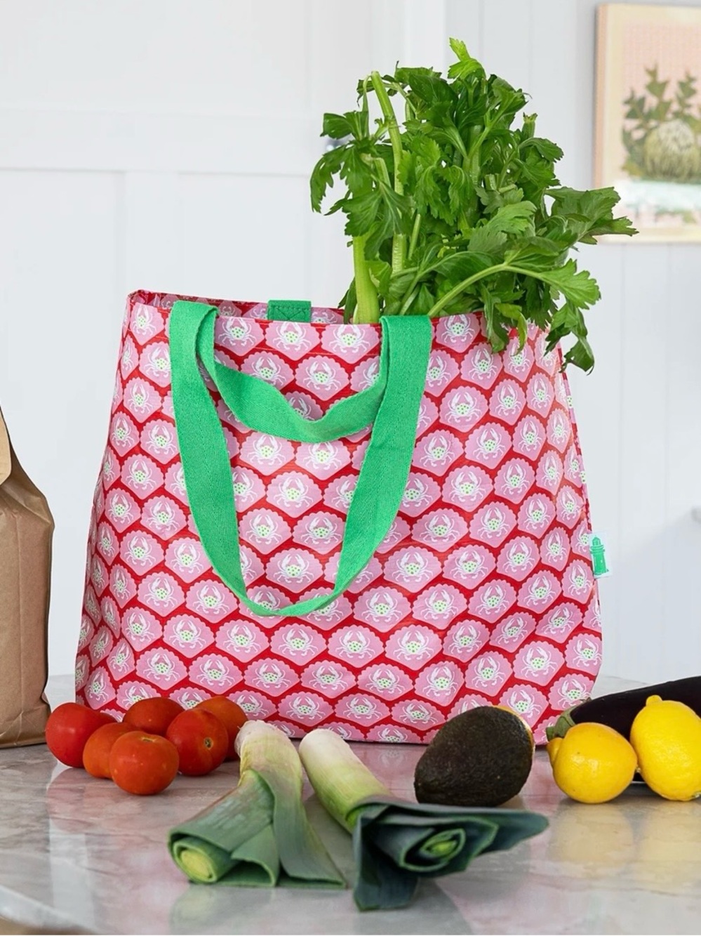 NWT BYRON LIFESTYLE CO. Oversized Shopper Totes in Crabby Shells Design Set Of 3